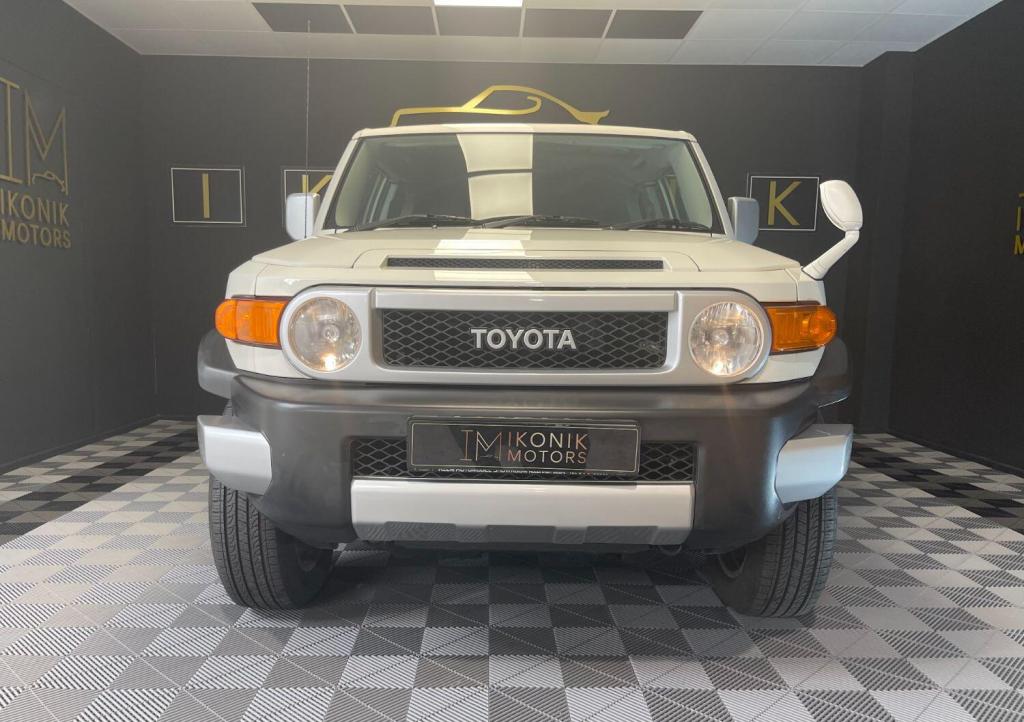 TOYOTA FJ CRUISER