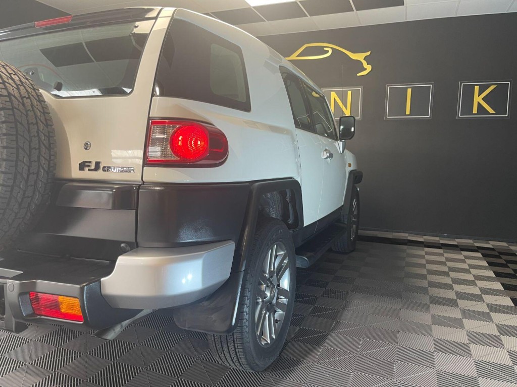 TOYOTA FJ CRUISER