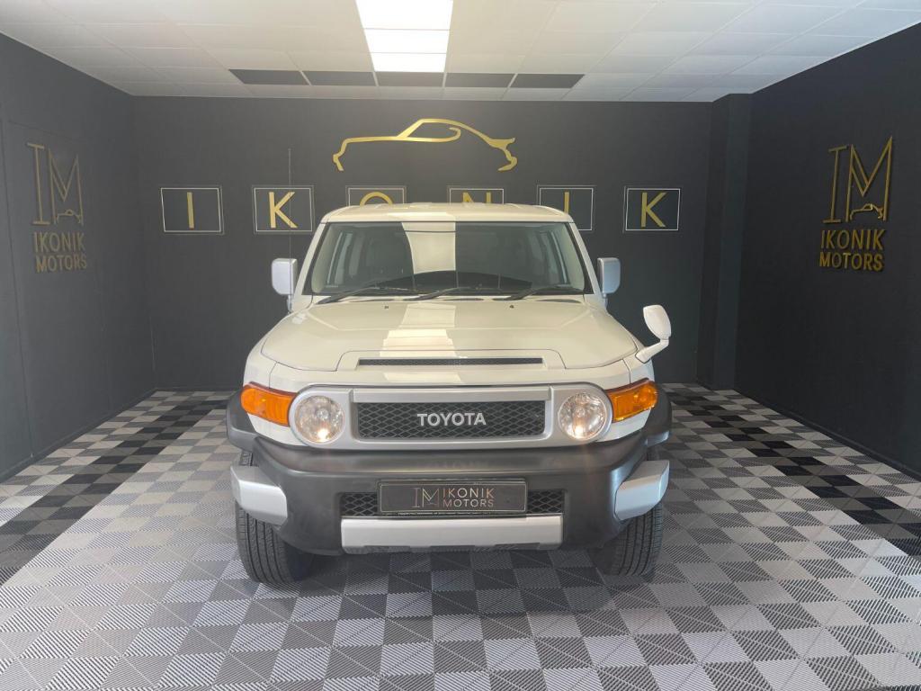 TOYOTA FJ CRUISER
