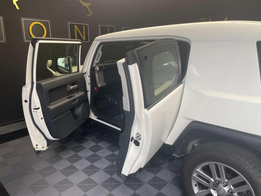 TOYOTA FJ CRUISER