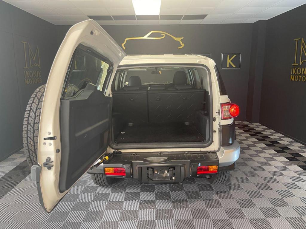 TOYOTA FJ CRUISER