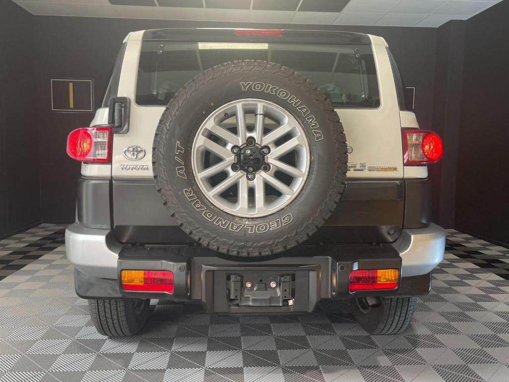 TOYOTA FJ CRUISER