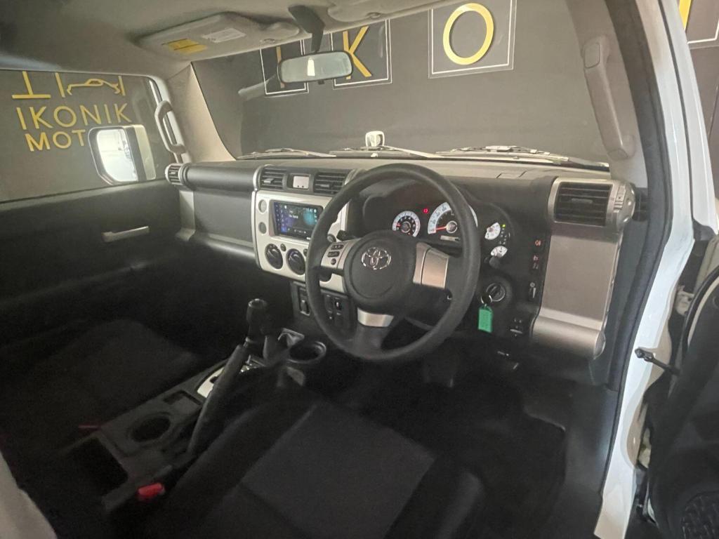 TOYOTA FJ CRUISER