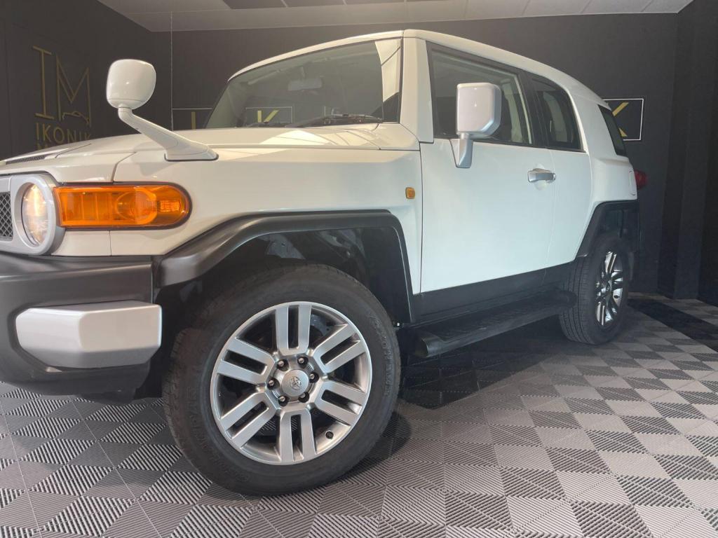 TOYOTA FJ CRUISER
