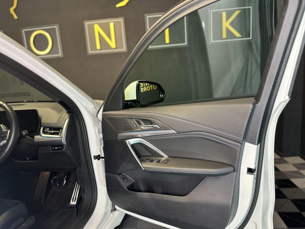 BMW IX1