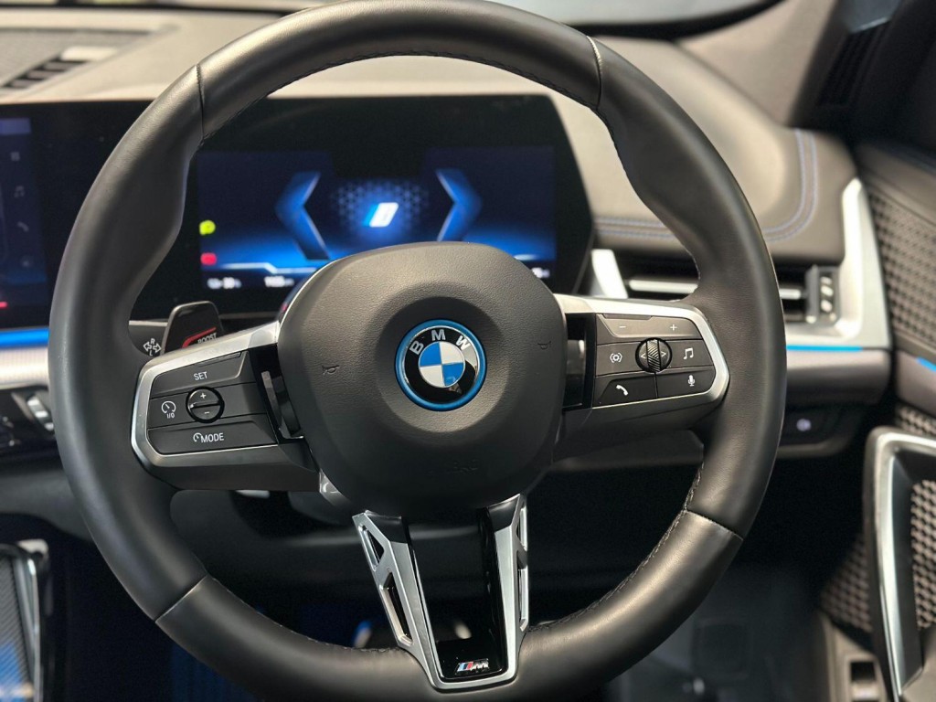 BMW IX1
