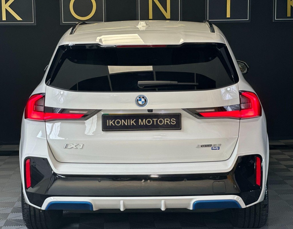 BMW IX1