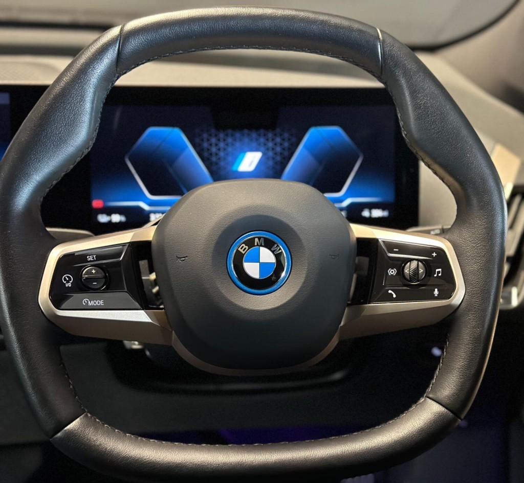 BMW IX
