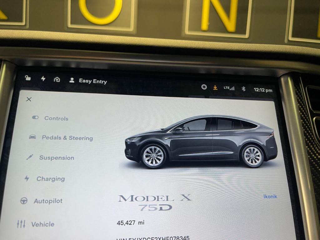 TESLA MODEL X