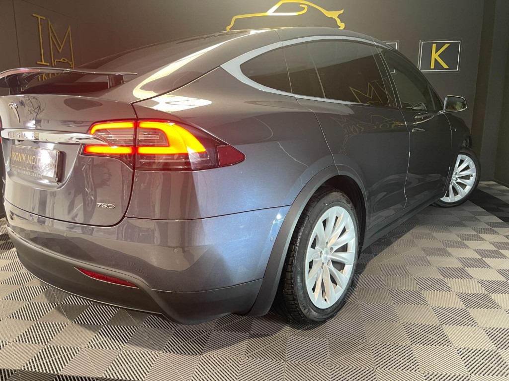 TESLA MODEL X