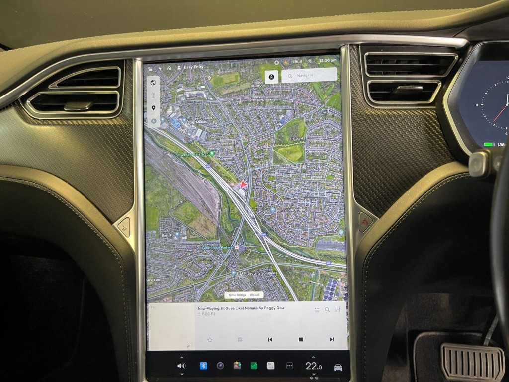 TESLA MODEL X