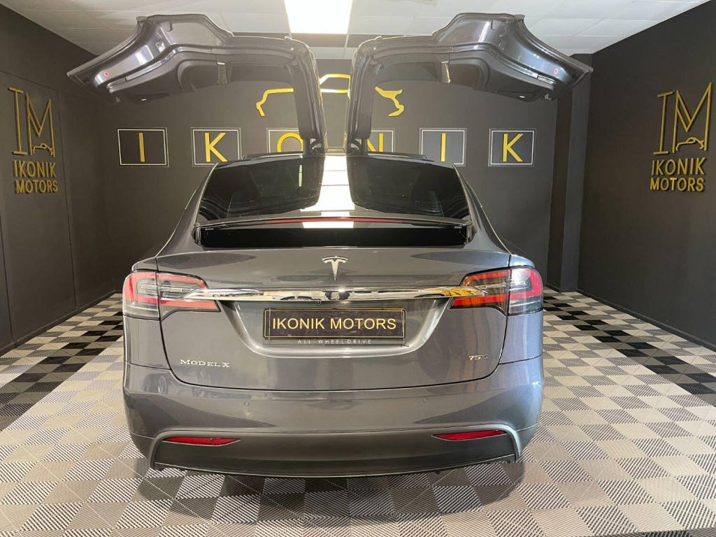 TESLA MODEL X