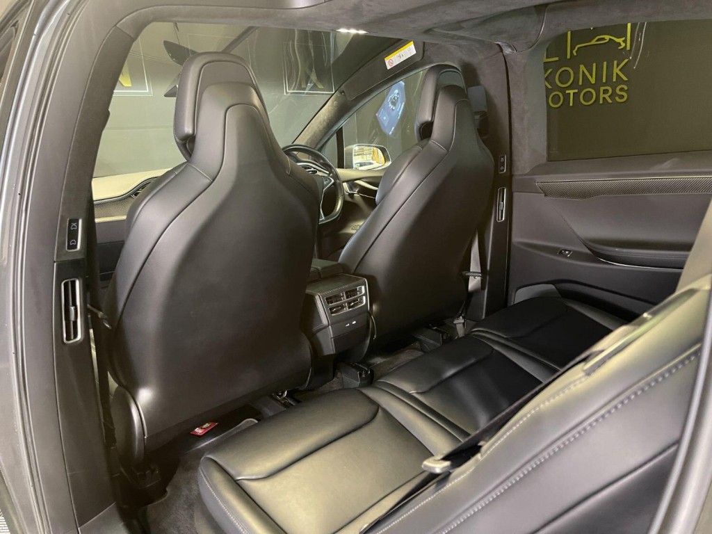 TESLA MODEL X