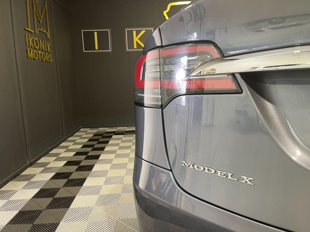TESLA MODEL X