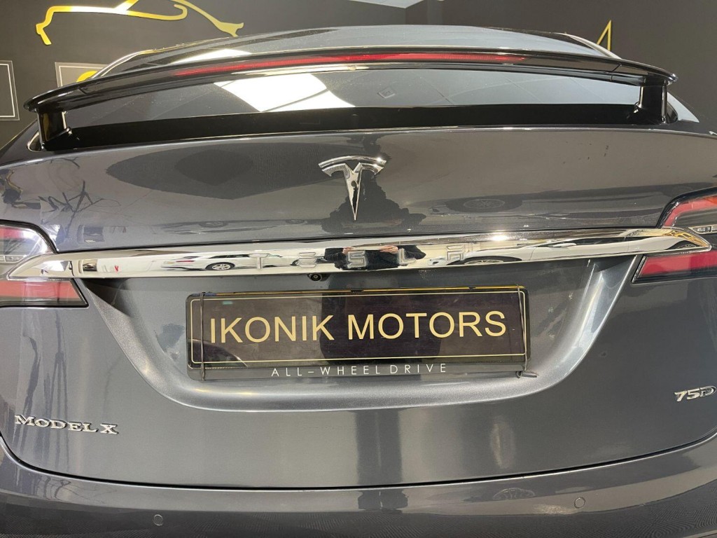 TESLA MODEL X
