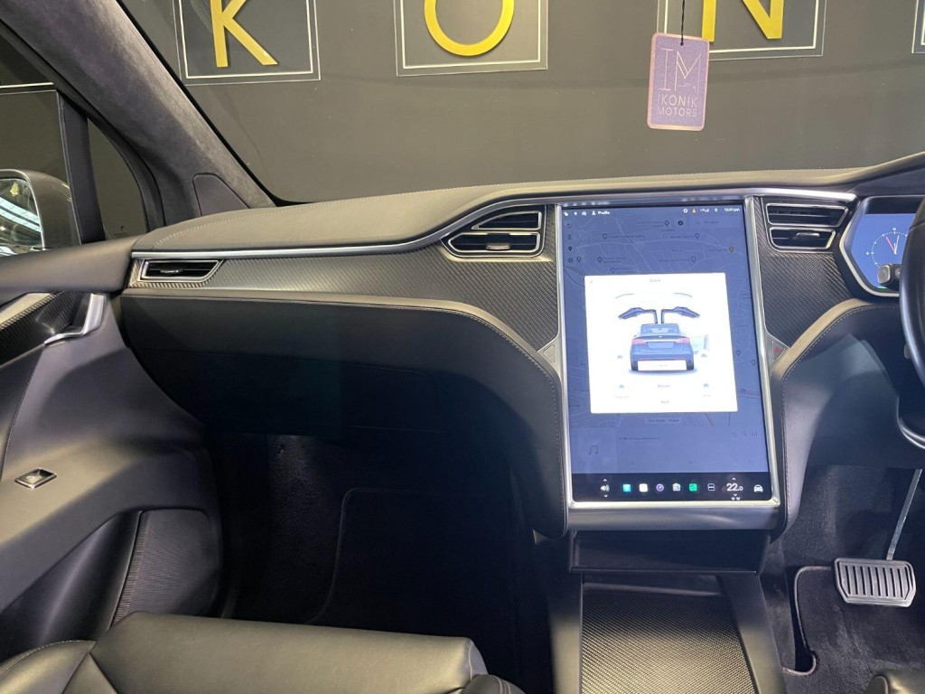 TESLA MODEL X