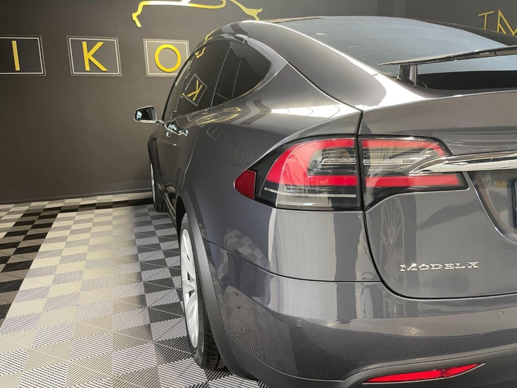 TESLA MODEL X