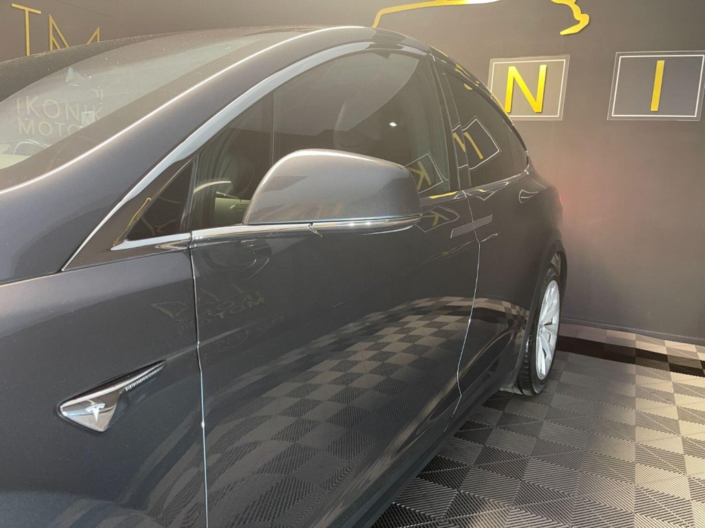 TESLA MODEL X