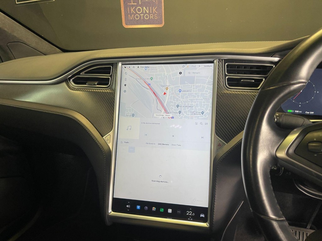 TESLA MODEL X