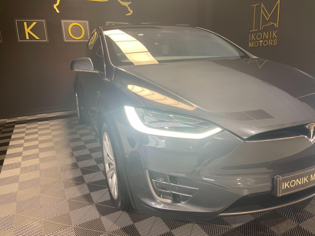 TESLA MODEL X