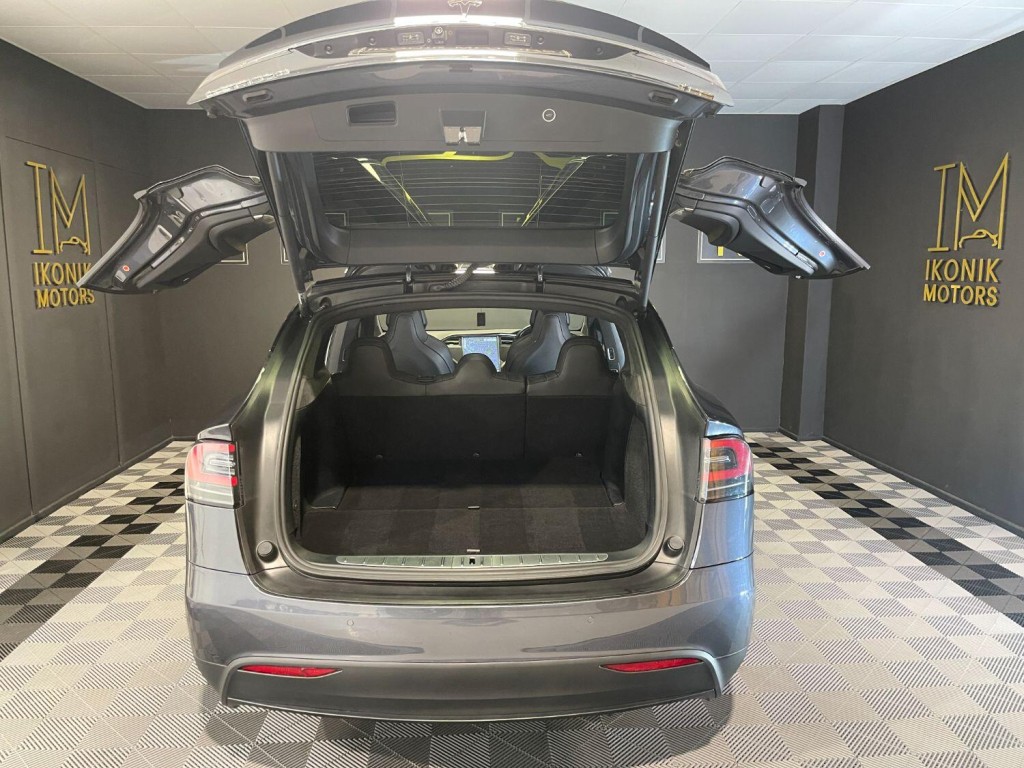 TESLA MODEL X