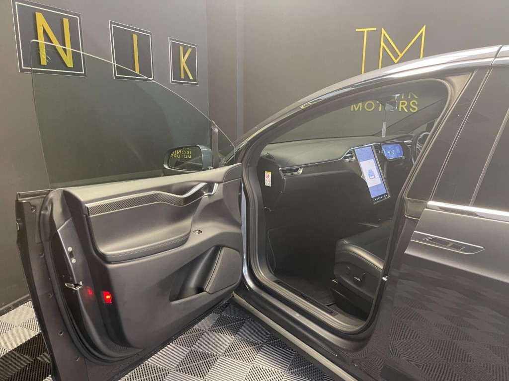 TESLA MODEL X