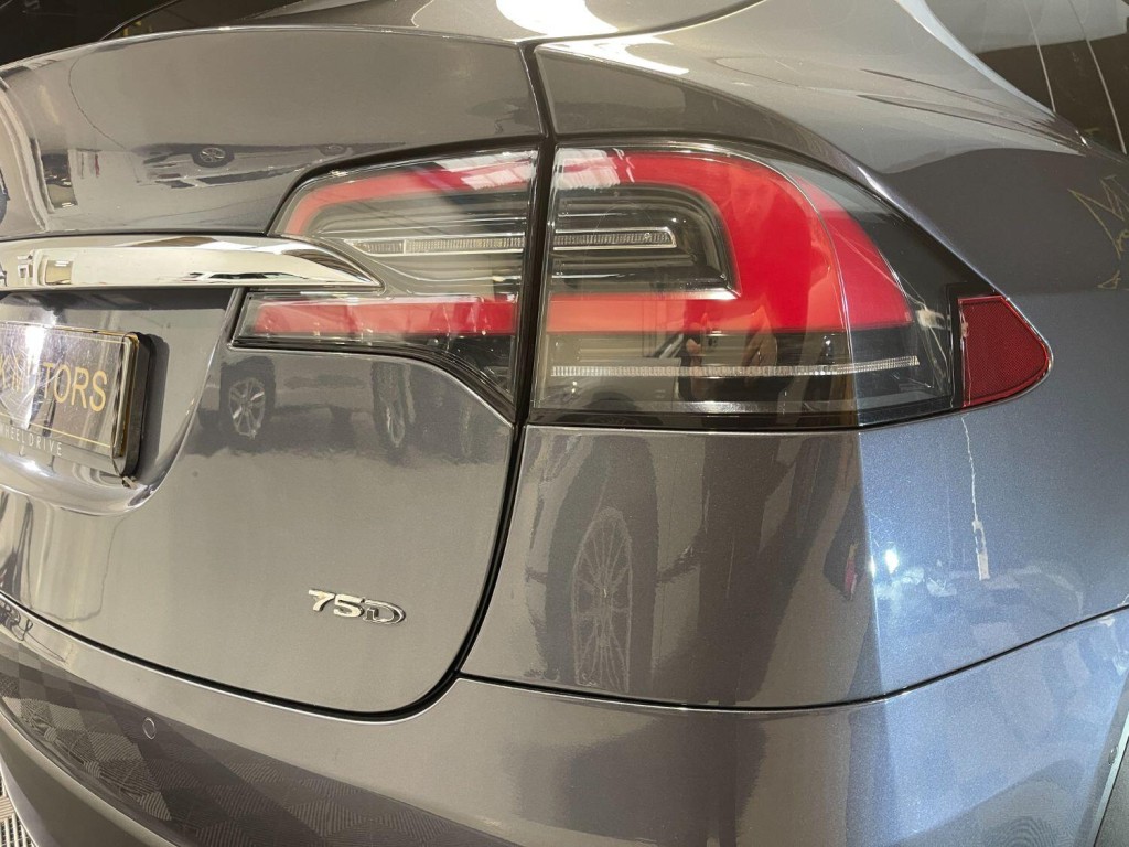 TESLA MODEL X