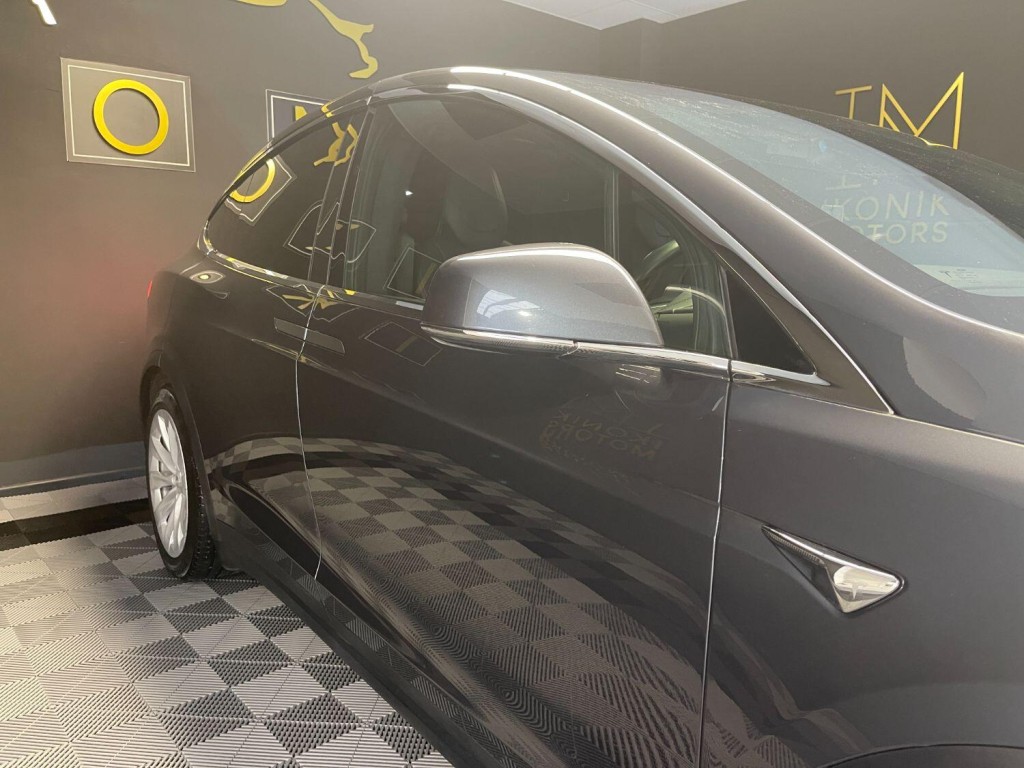 TESLA MODEL X