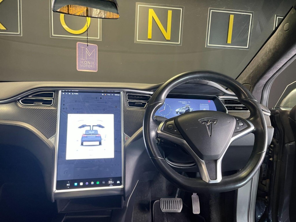 TESLA MODEL X