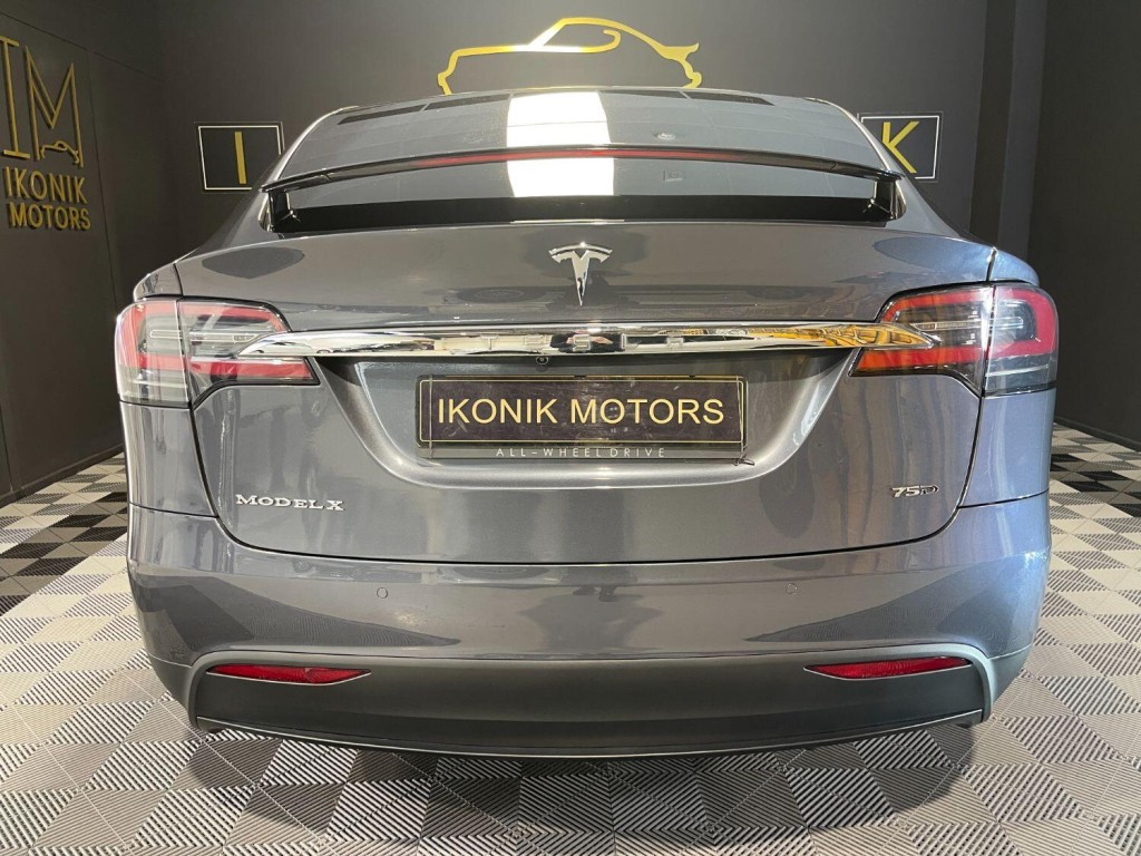 TESLA MODEL X