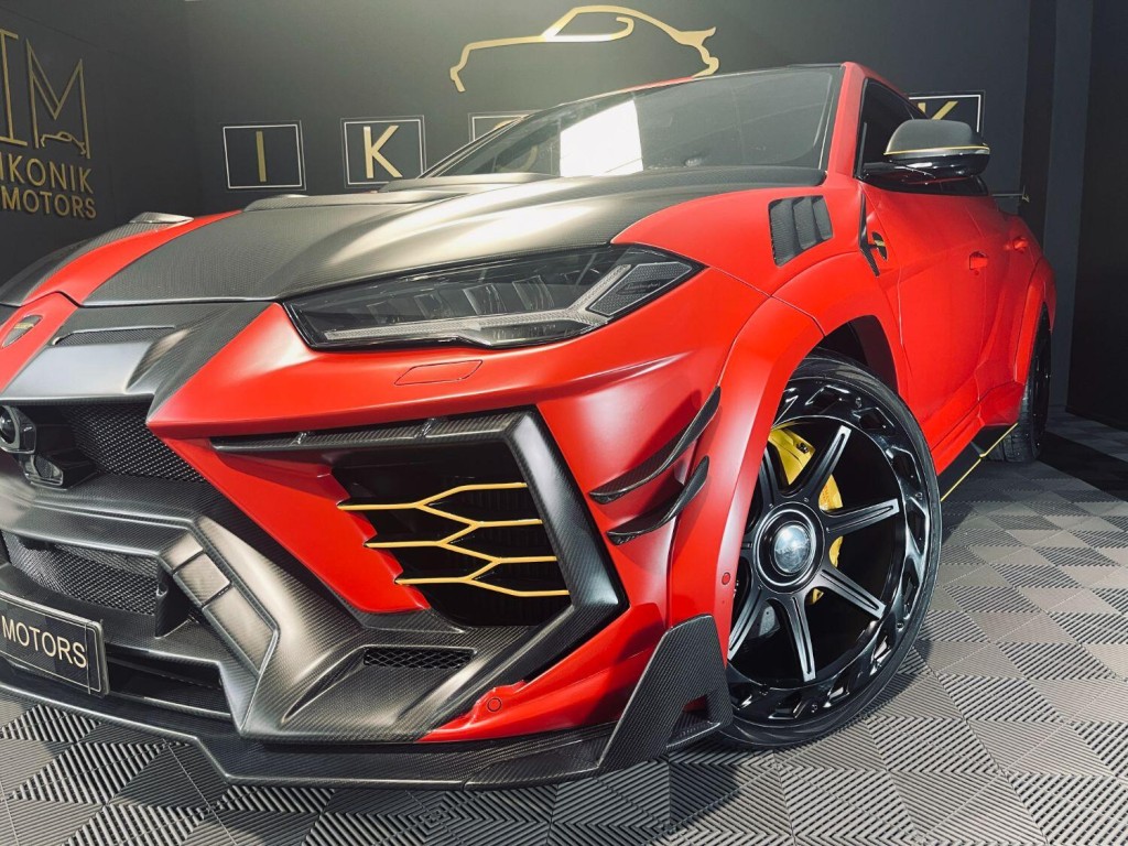 LAMBORGHINI URUS