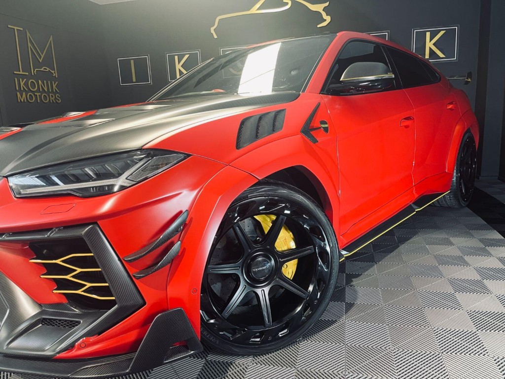 LAMBORGHINI URUS