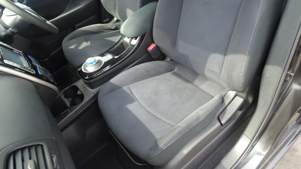 NISSAN LEAF