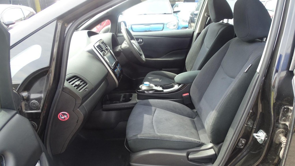 NISSAN LEAF