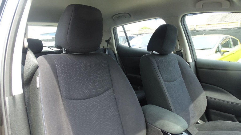 NISSAN LEAF