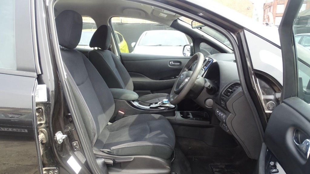 NISSAN LEAF