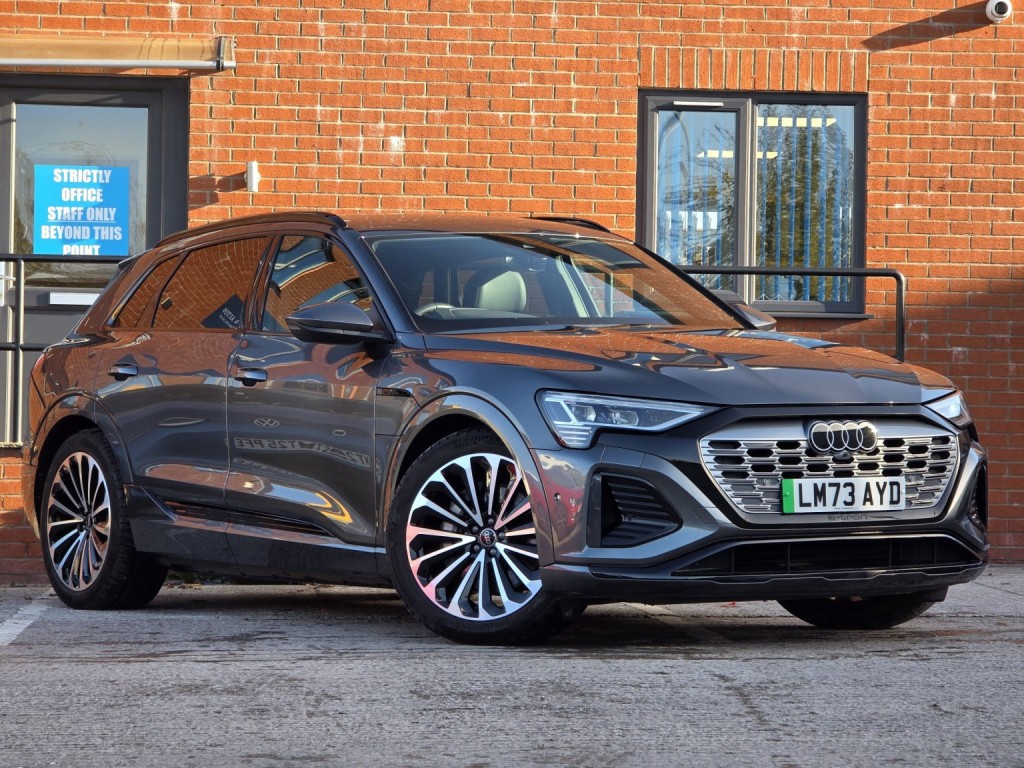 AUDI Q8
