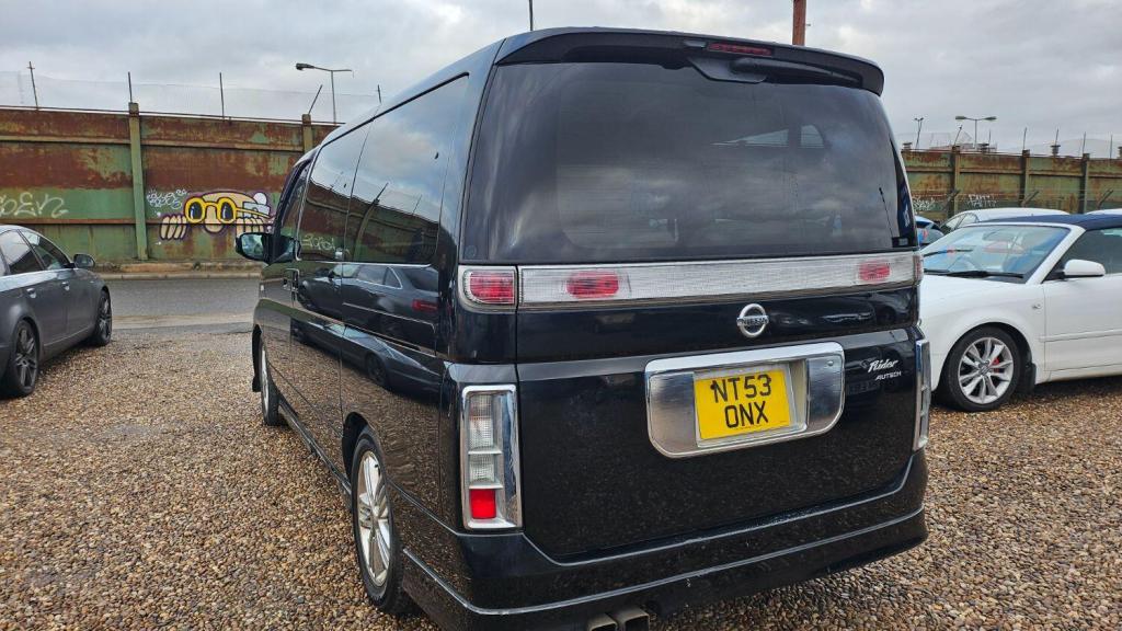 NISSAN ELGRAND