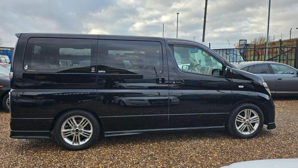 NISSAN ELGRAND