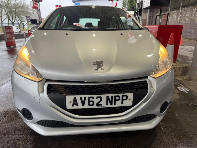 PEUGEOT 208 1.4 HDi Access+