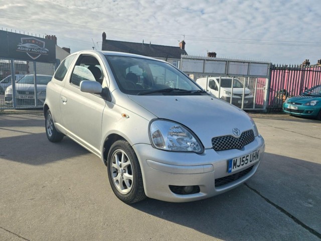 TOYOTA YARIS 1.3 VVT-i Colour Collection 3dr