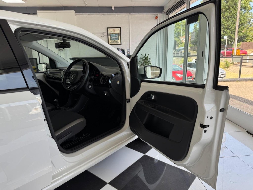 VOLKSWAGEN UP