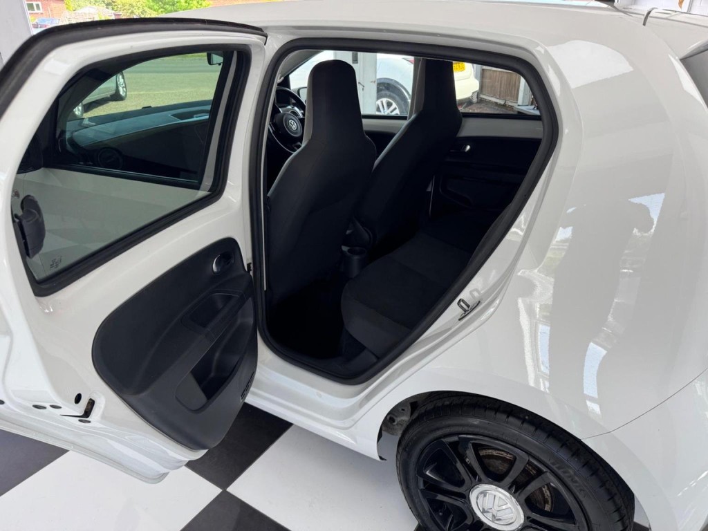VOLKSWAGEN UP
