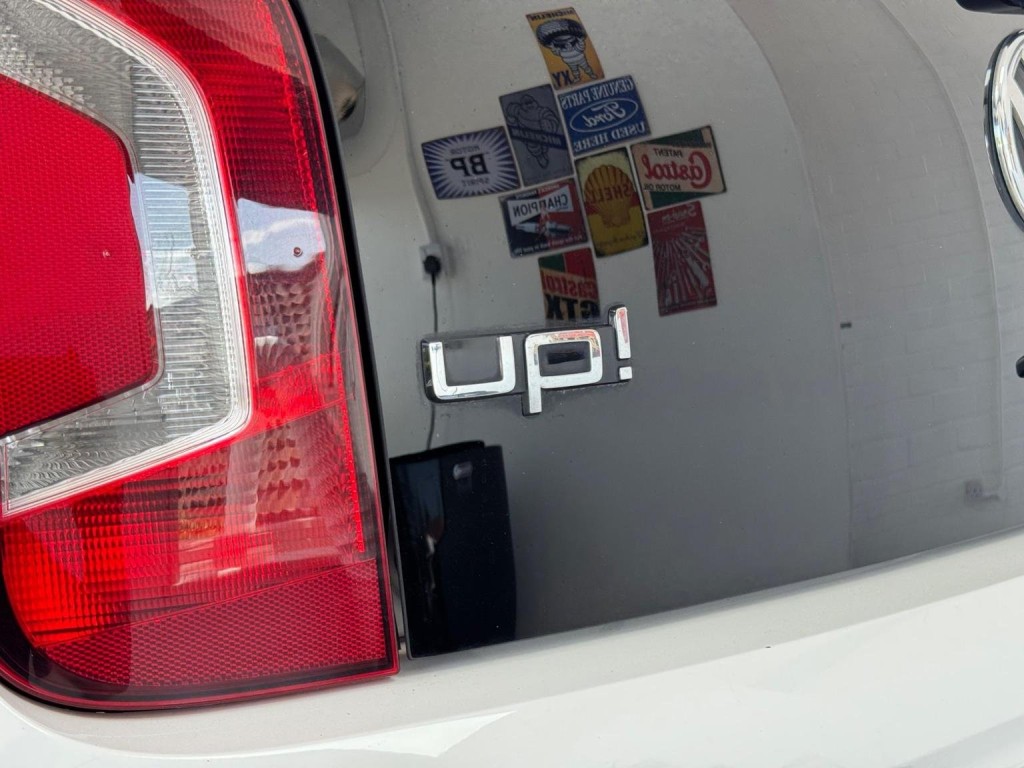 VOLKSWAGEN UP