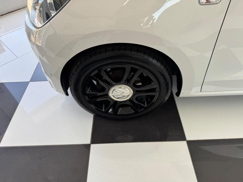 VOLKSWAGEN UP
