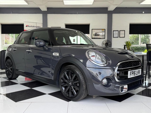 MINI HATCH
