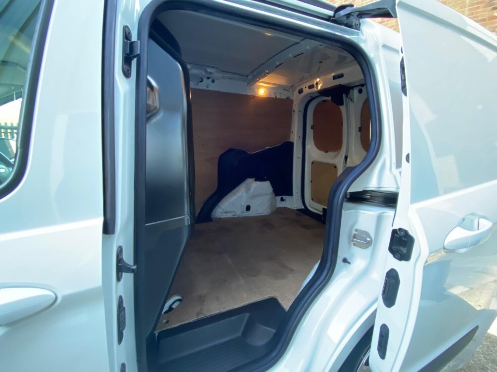 FORD TRANSIT COURIER