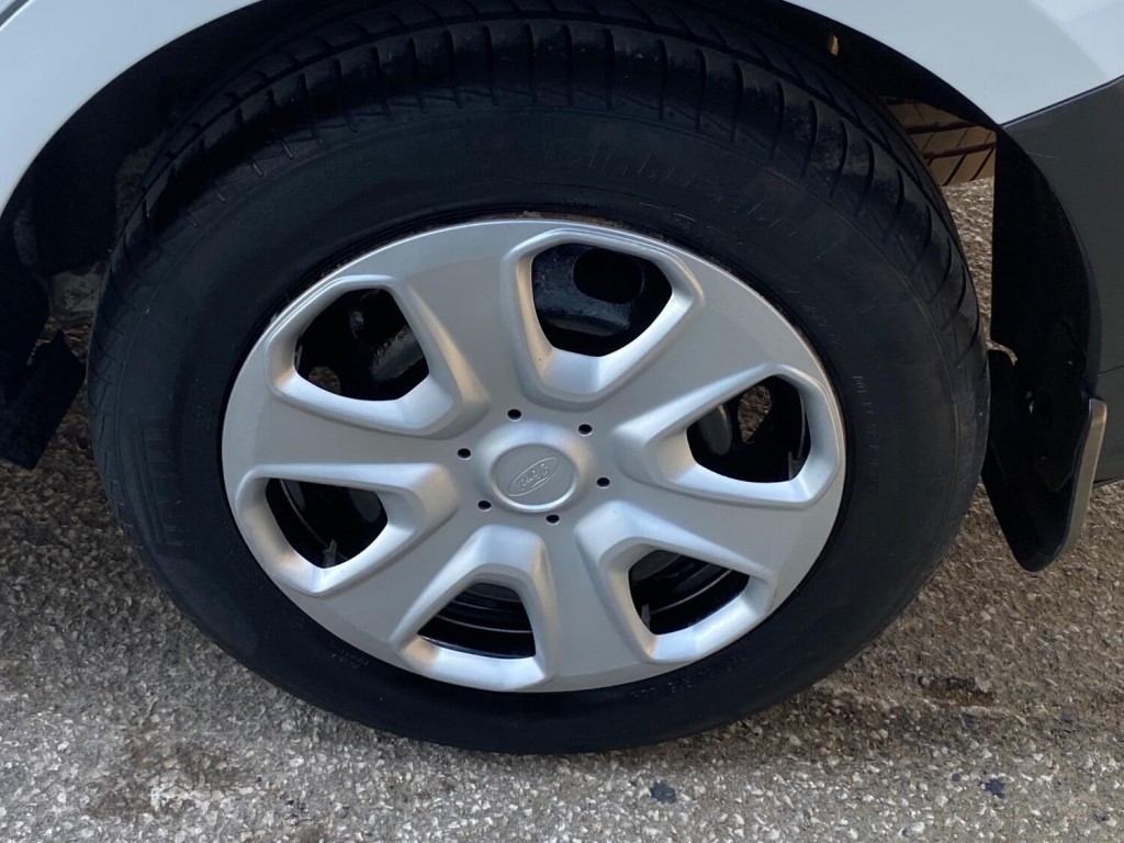 FORD TRANSIT COURIER