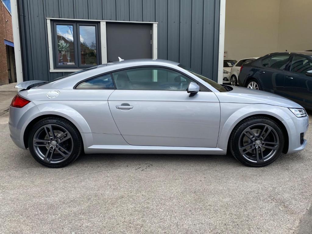 AUDI TT