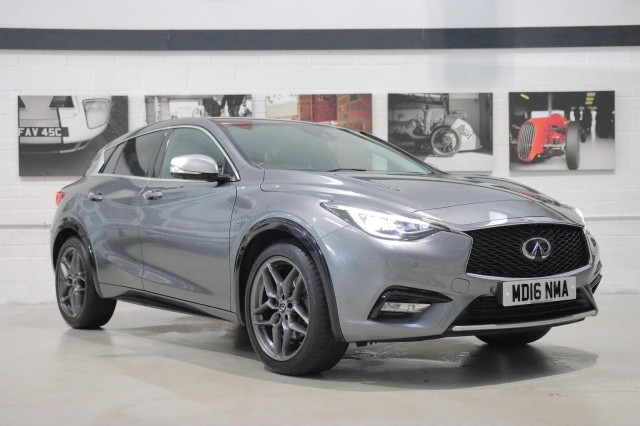 INFINITI Q30